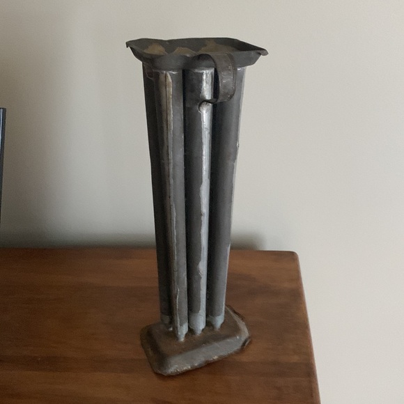 Vintage Old and Primitive Candle Mold from Connecticut Farm - Picture 6 of 6